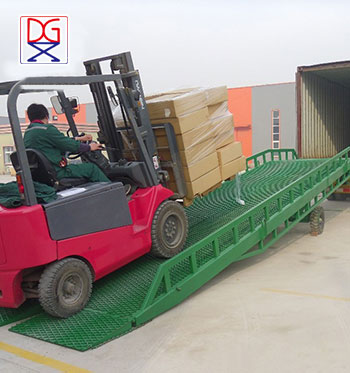 移動集裝箱裝卸貨平臺