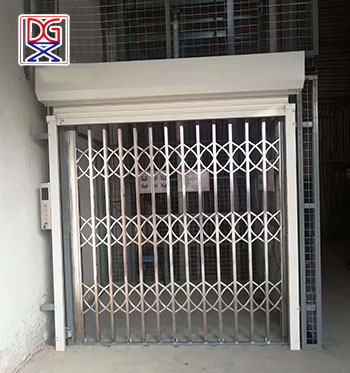 鋼結(jié)構(gòu)廠房導(dǎo)軌式升降機